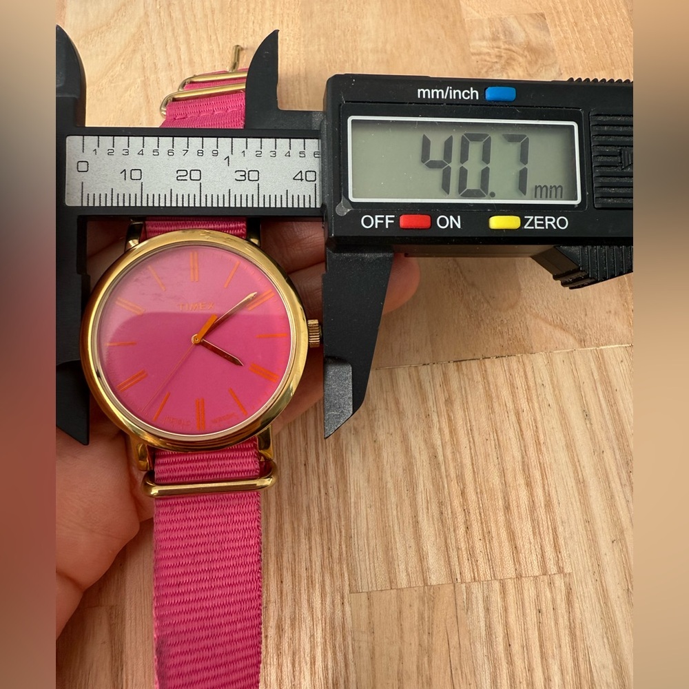 Timex weekender pink and gold tone casual watch NEW BATTERY - Picture 8 of 9